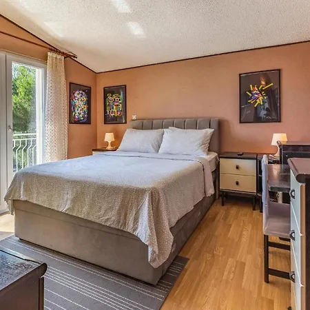 Cozy In With Kitchen Holiday home *
